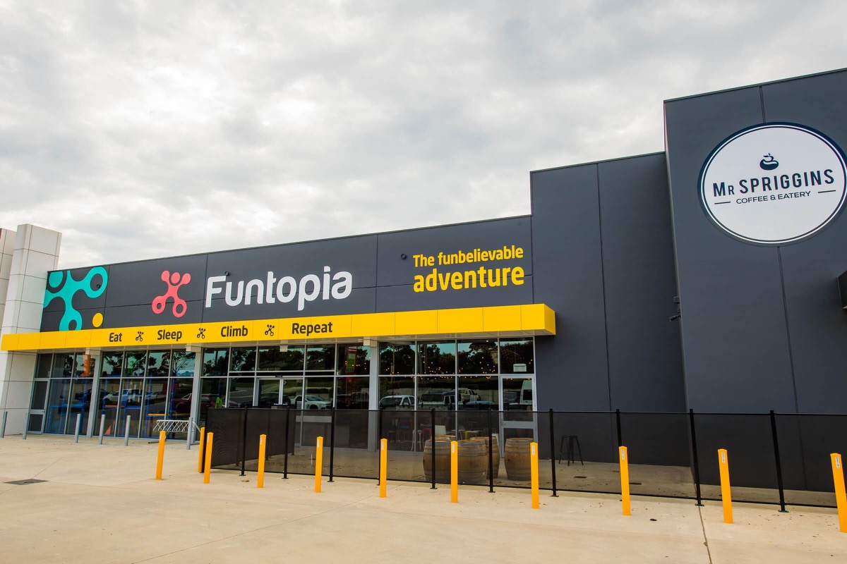 Exterior of Funtopia Carrum Downs and Mr Spriggins restaurant